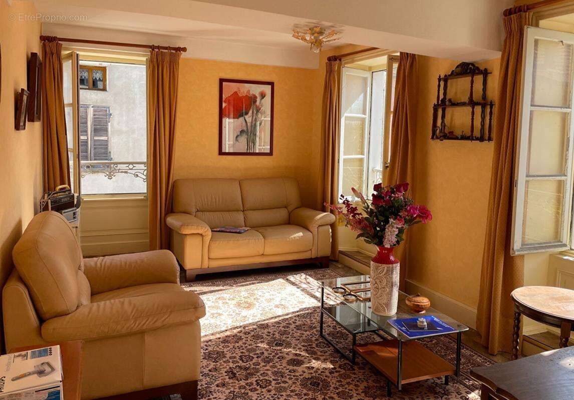 Maison à SALORNAY-SUR-GUYE