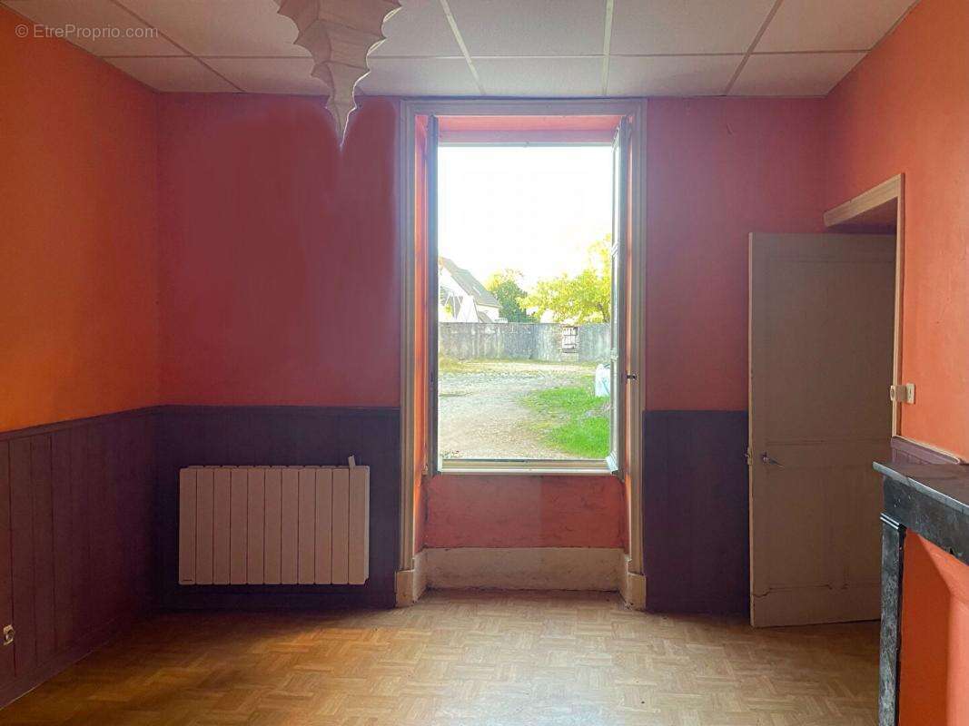 Maison à SALORNAY-SUR-GUYE