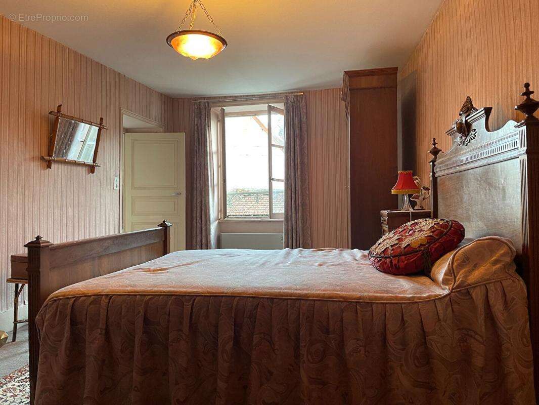 Maison à SALORNAY-SUR-GUYE