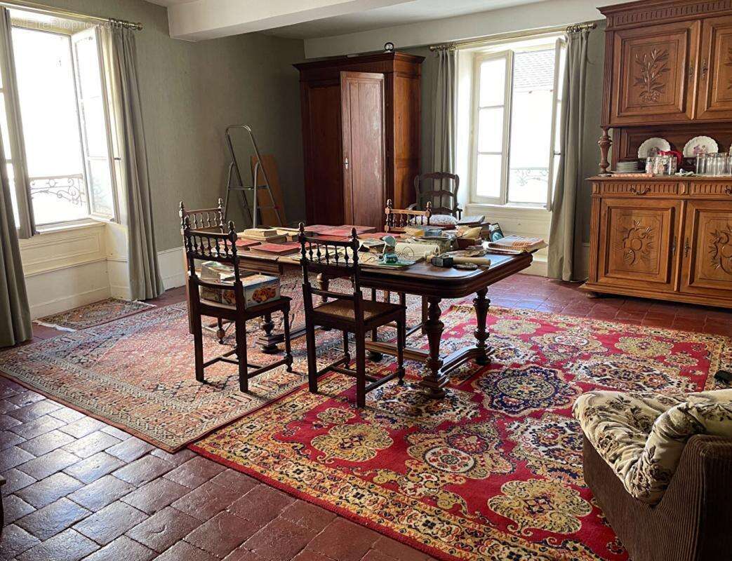 Maison à SALORNAY-SUR-GUYE