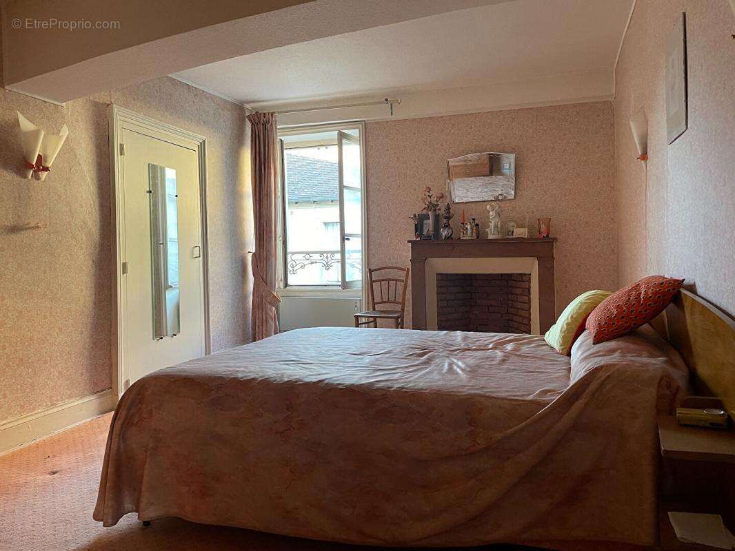 Maison à SALORNAY-SUR-GUYE