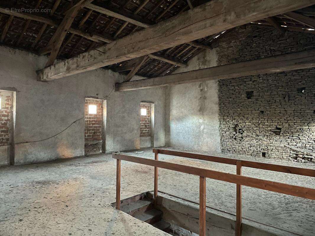 Maison à SALORNAY-SUR-GUYE