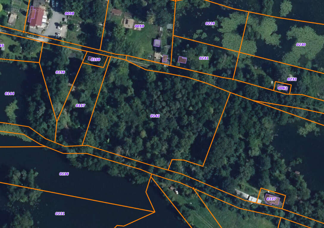 Terrain à MAREUIL-CAUBERT