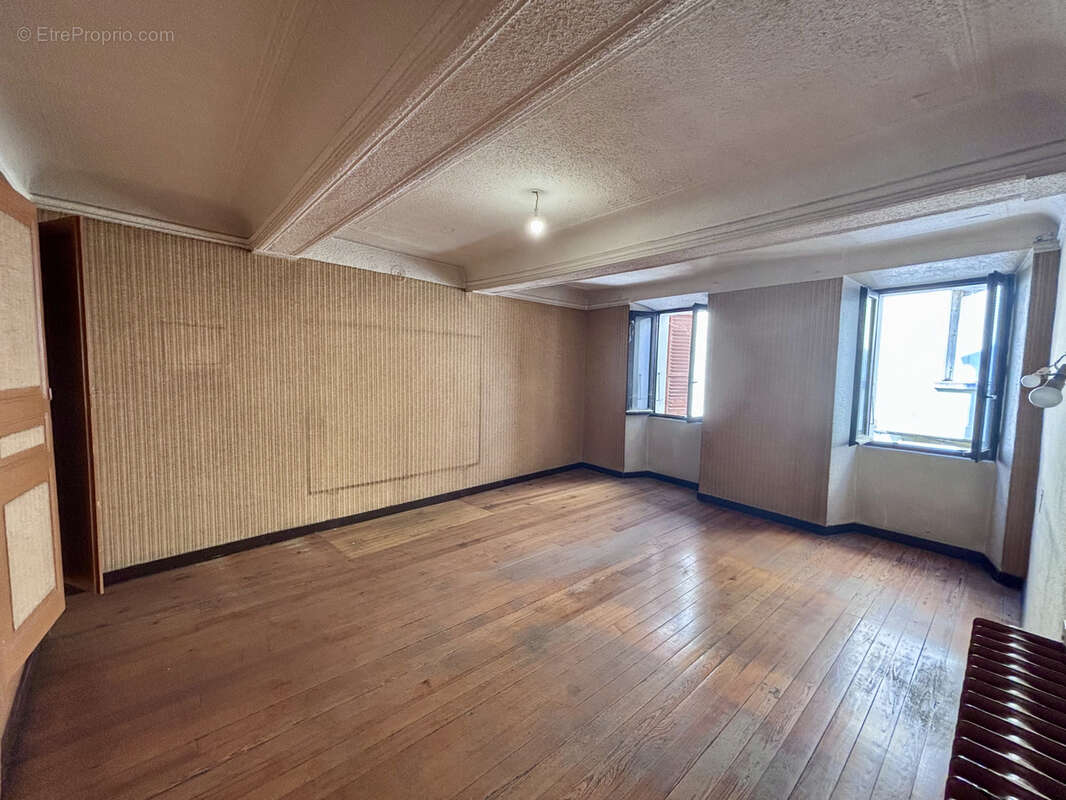 Appartement à LARAGNE-MONTEGLIN