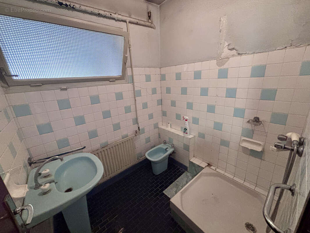 Appartement à LARAGNE-MONTEGLIN