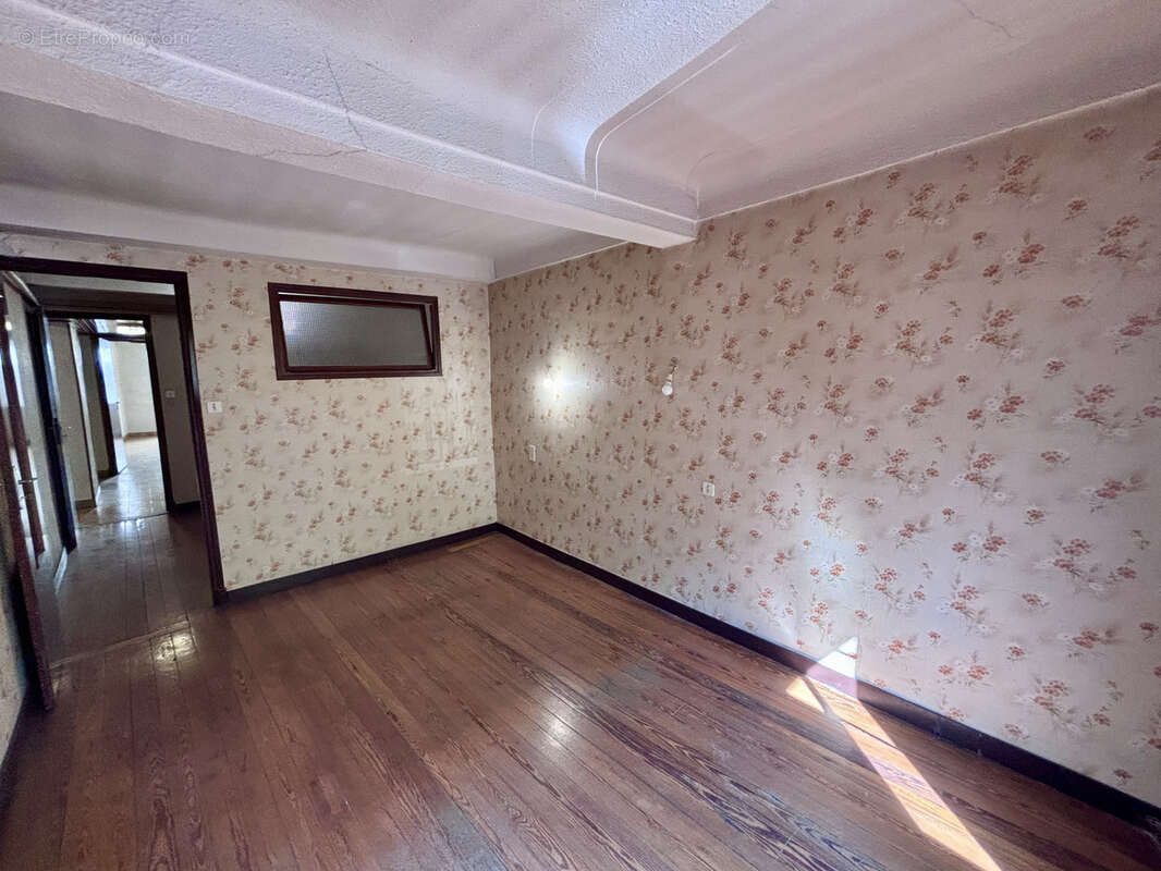 Appartement à LARAGNE-MONTEGLIN