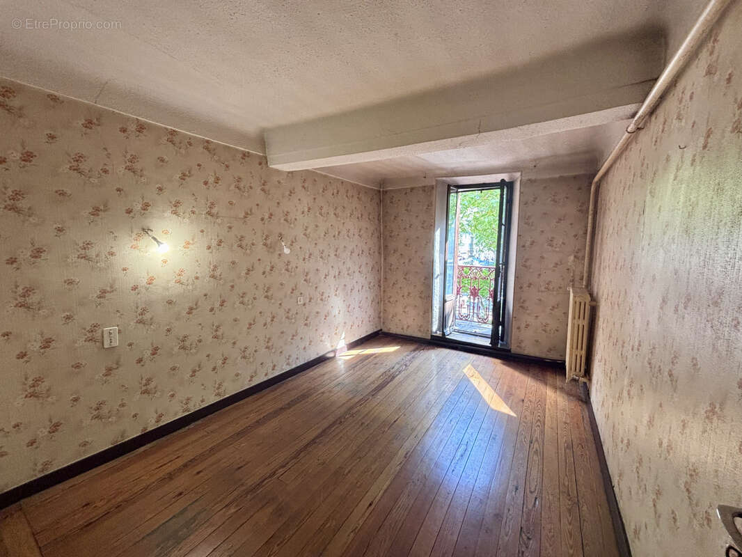 Appartement à LARAGNE-MONTEGLIN