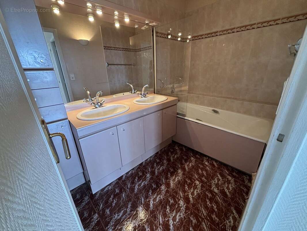 Appartement à FONTENAY-LE-FLEURY