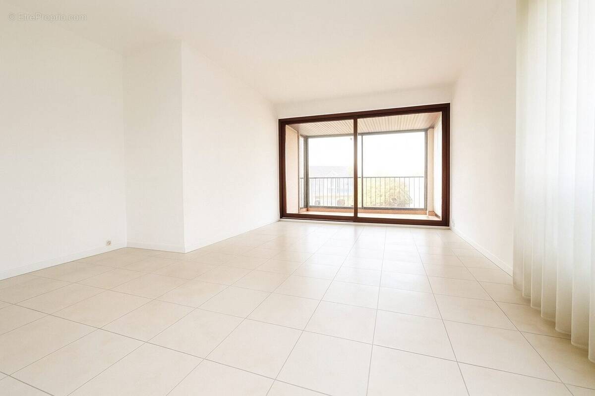 Appartement à FONTENAY-LE-FLEURY