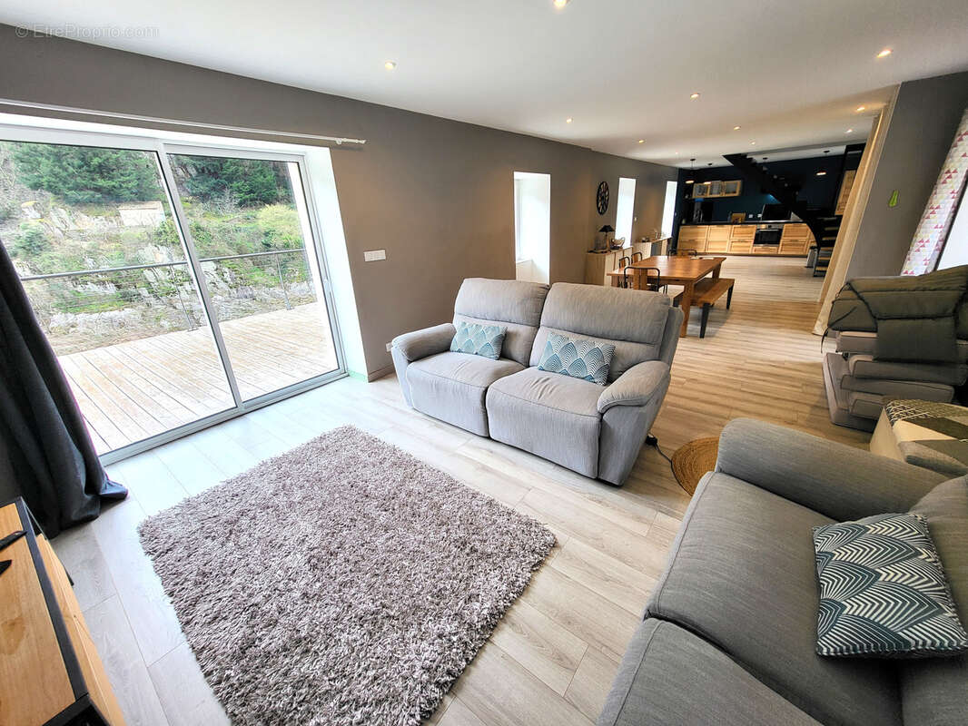 Maison à SAINT-MAURICE-EN-CHALENCON