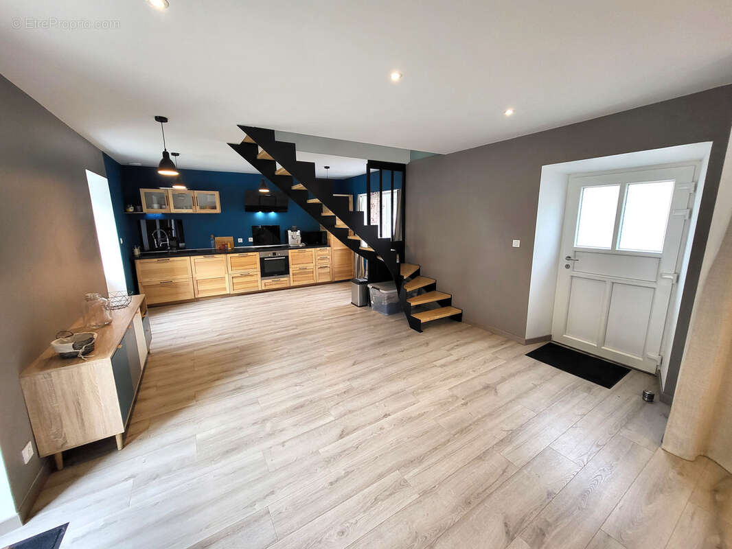 Maison à SAINT-MAURICE-EN-CHALENCON