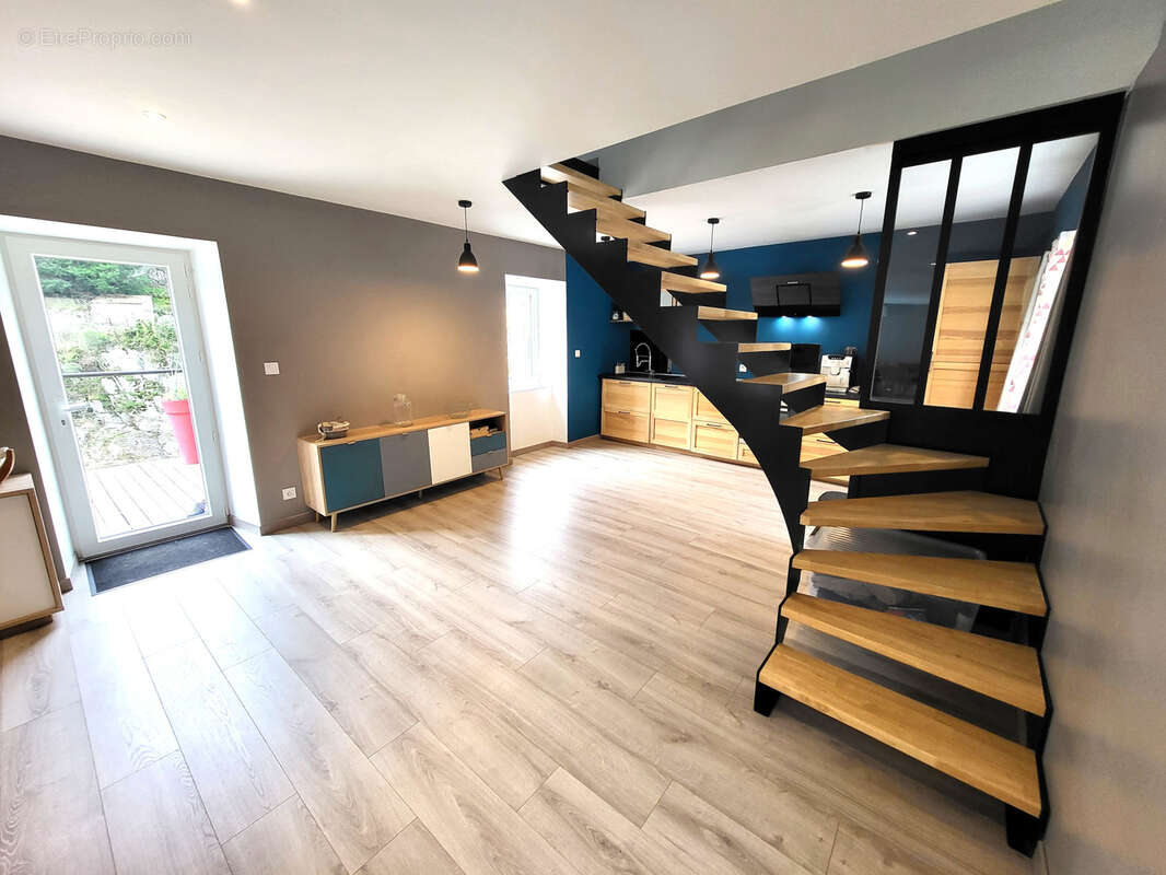 Maison à SAINT-MAURICE-EN-CHALENCON