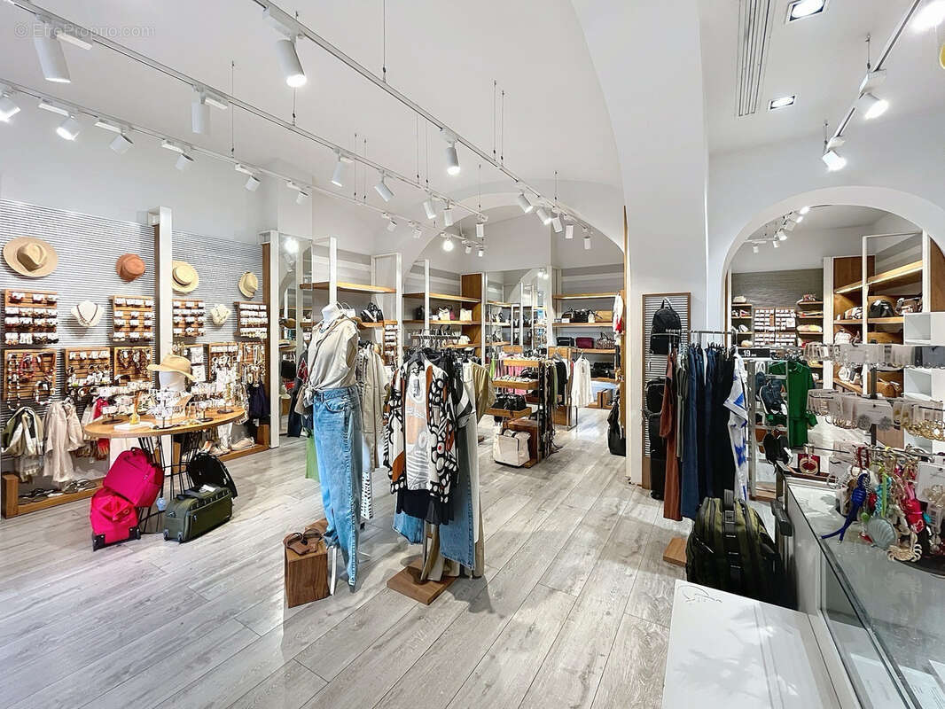 Commerce à SAN-MARTINO-DI-LOTA