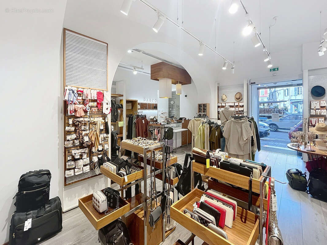 Commerce à SAN-MARTINO-DI-LOTA