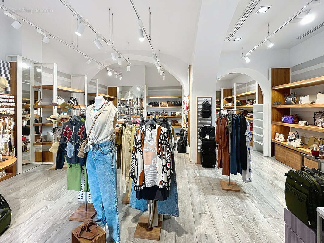 Commerce à SAN-MARTINO-DI-LOTA