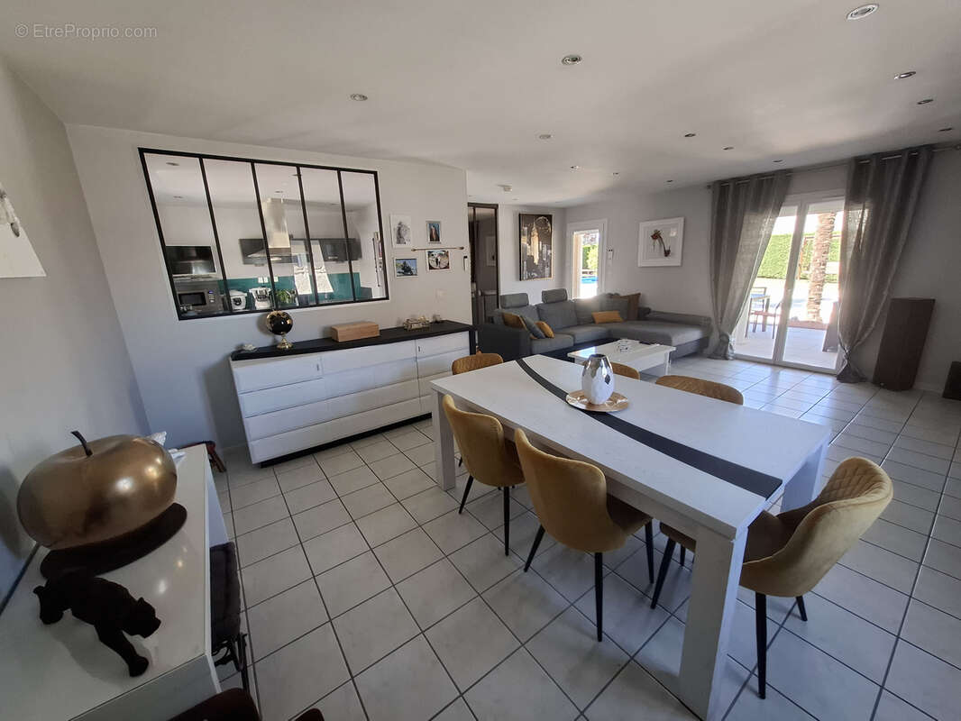 Maison à AUBERIVES-SUR-VAREZE