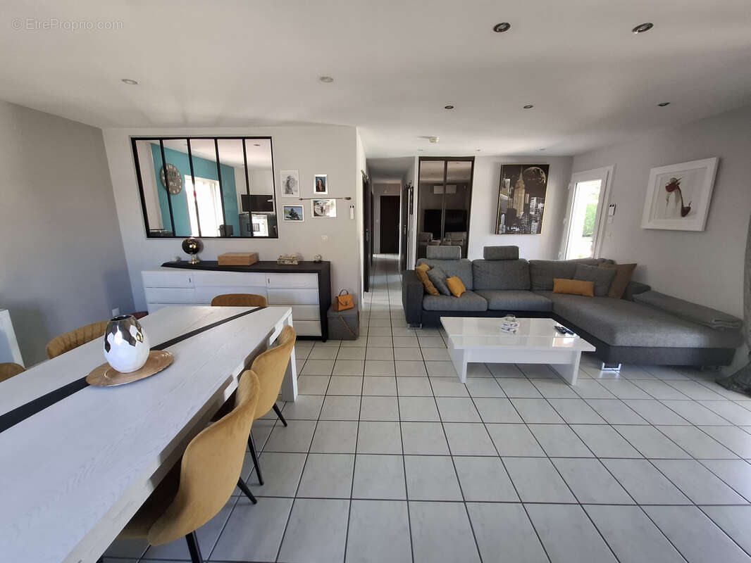 Maison à AUBERIVES-SUR-VAREZE