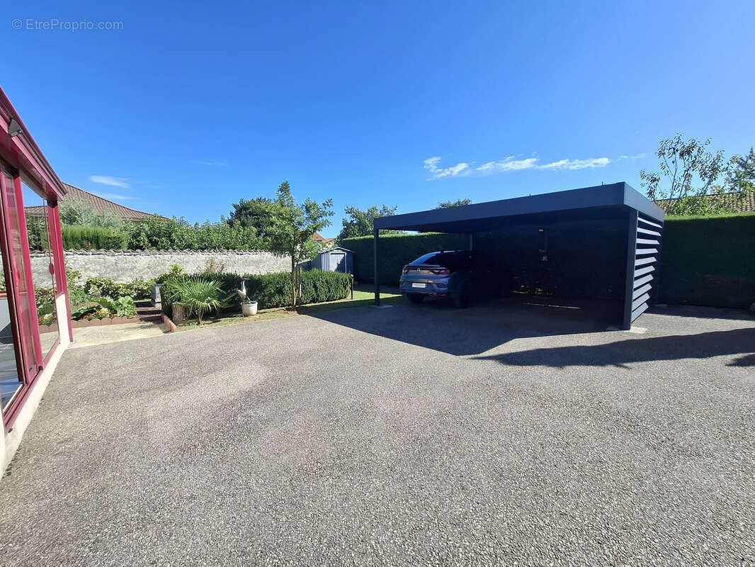 Maison à AUBERIVES-SUR-VAREZE