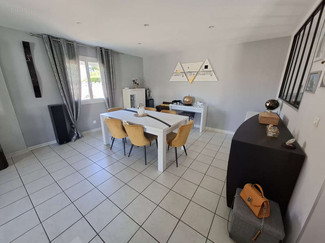 Maison à AUBERIVES-SUR-VAREZE