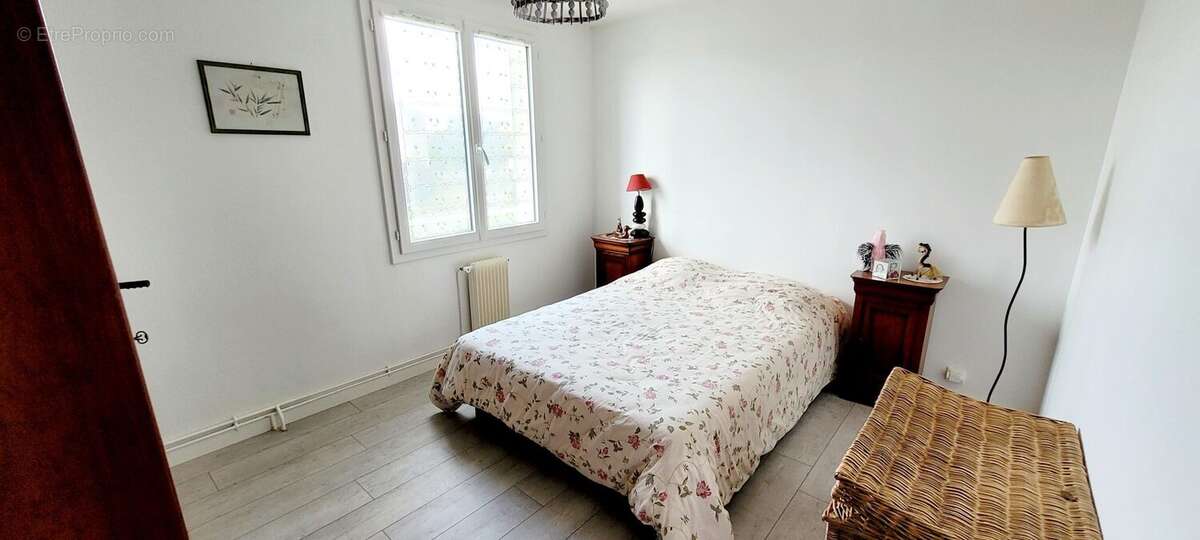 Chambre 1 - Maison à SAINT-JEAN-D&#039;ANGELY