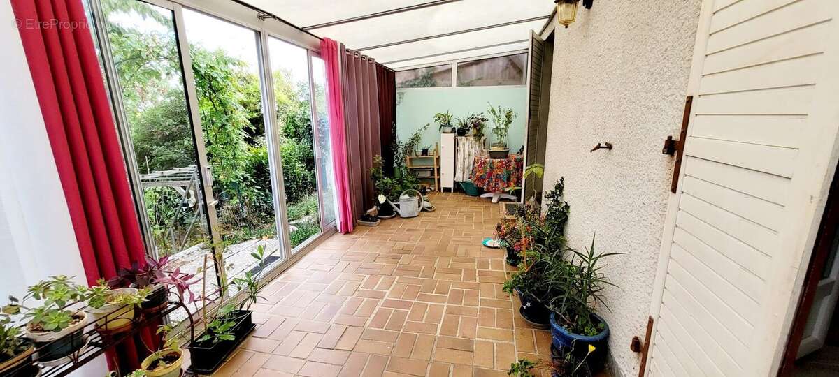 Véranda - Maison à SAINT-JEAN-D&#039;ANGELY