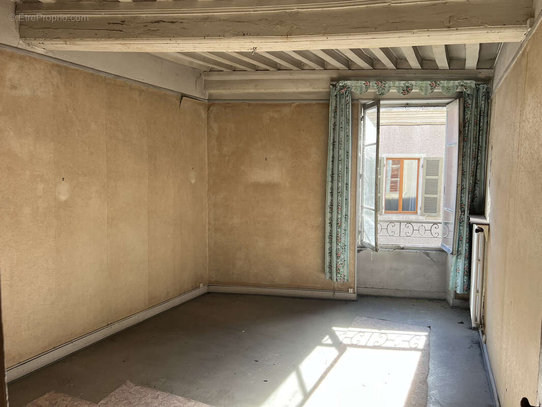 Appartement à CHAROLLES