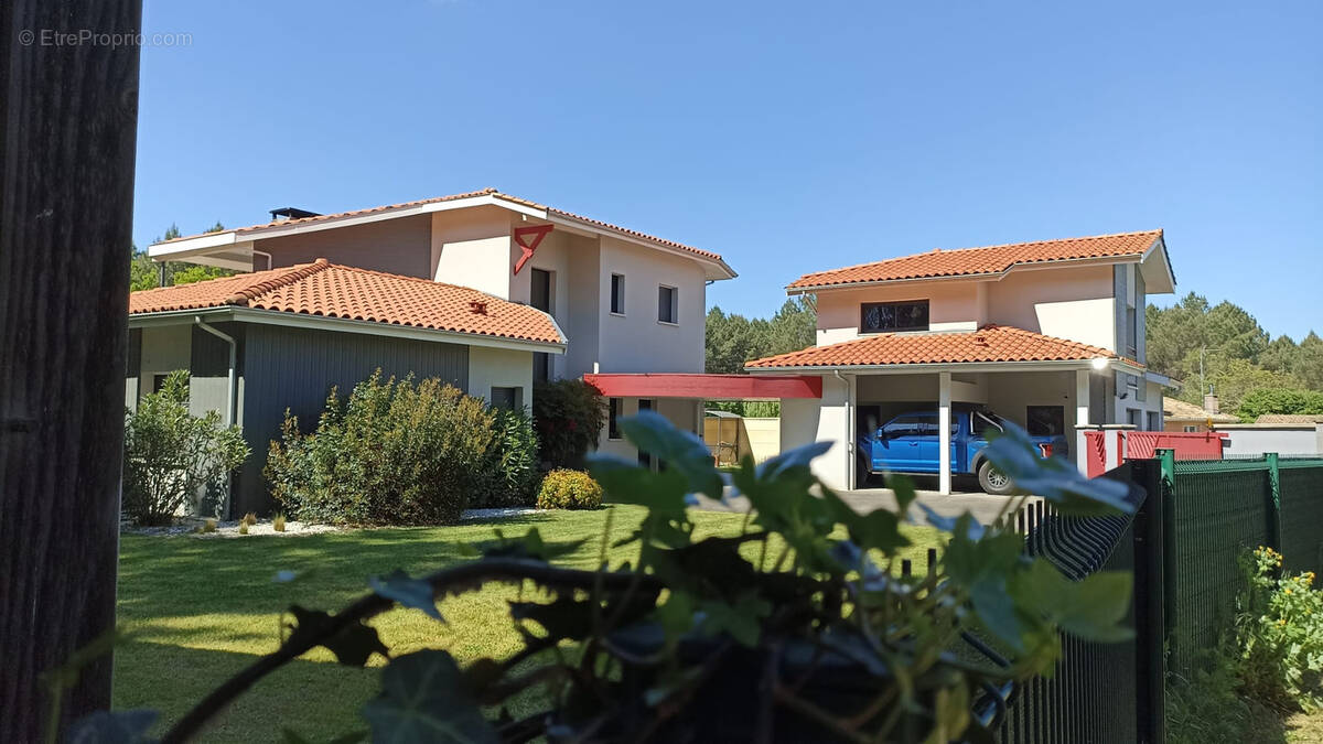 Maison à PARENTIS-EN-BORN