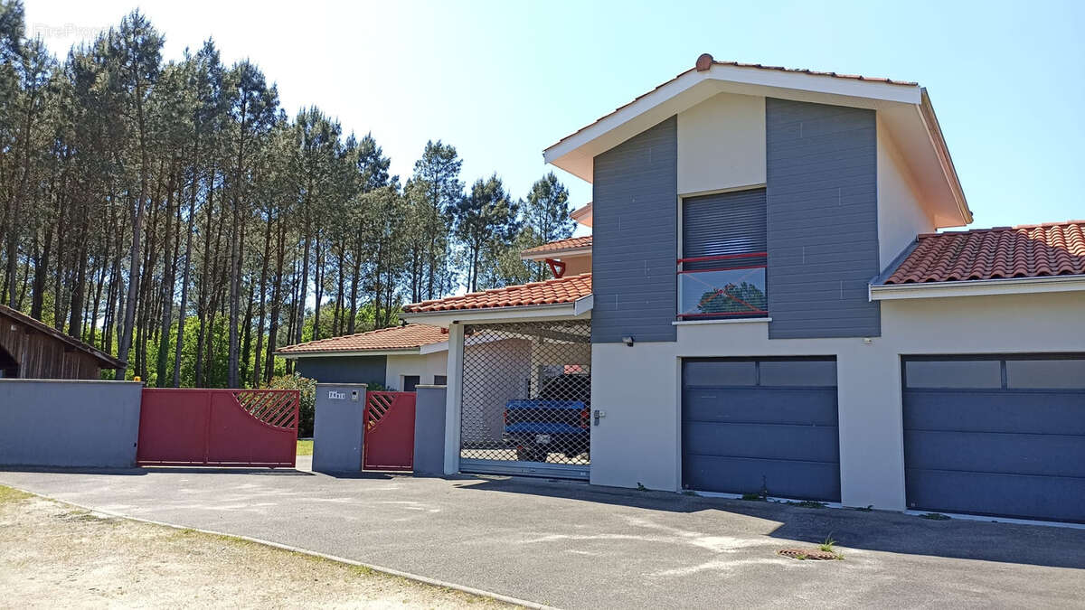 Maison à PARENTIS-EN-BORN