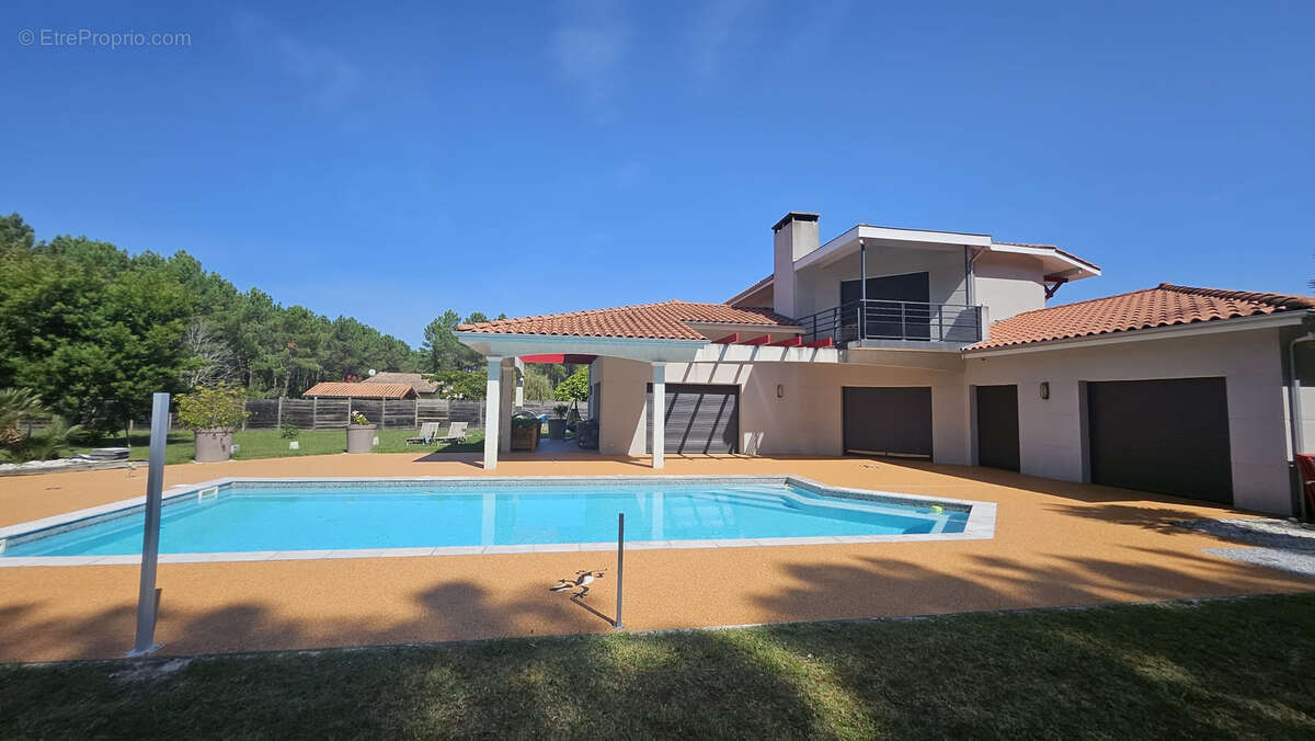 Maison à PARENTIS-EN-BORN