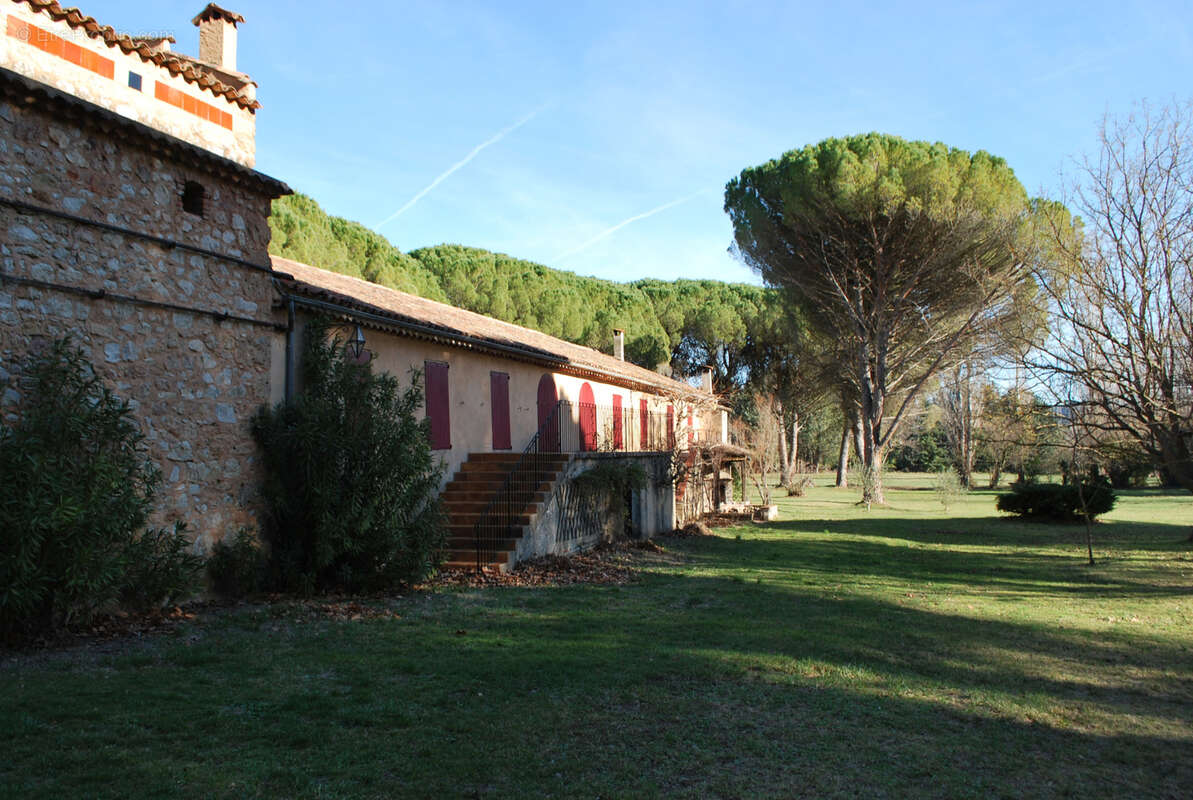 Maison à VILLECROZE