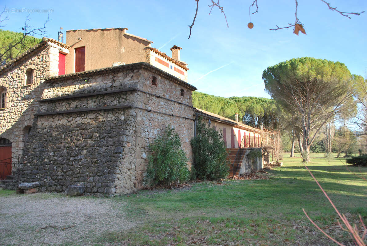 Maison à VILLECROZE