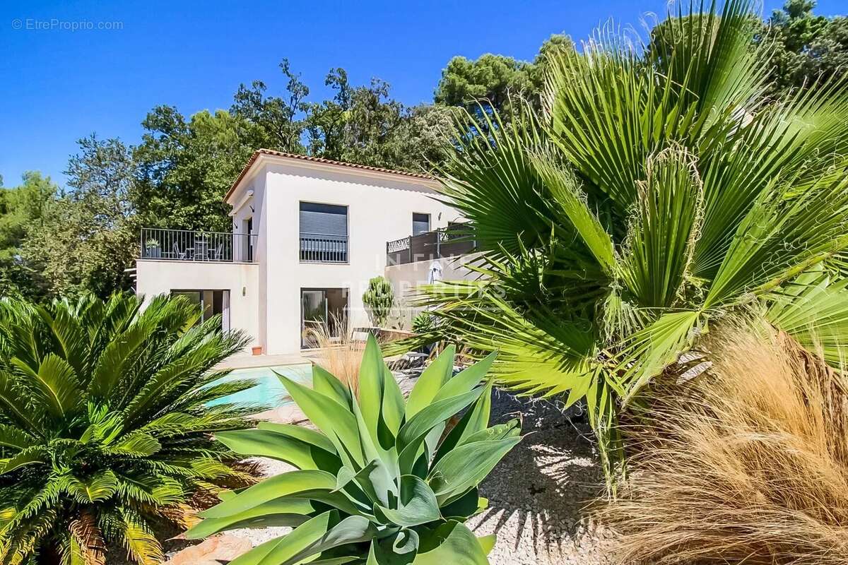Maison à VALBONNE