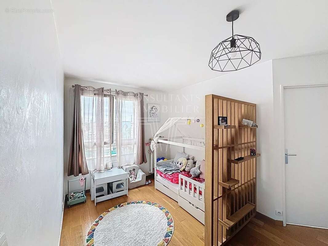 Appartement à LEVALLOIS-PERRET