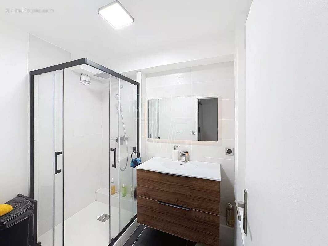 Appartement à LEVALLOIS-PERRET