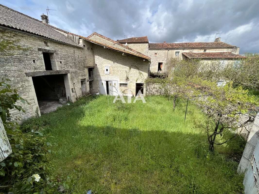 Maison à MAINE-DE-BOIXE