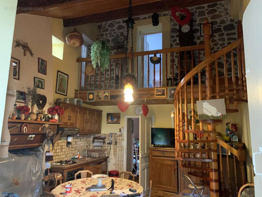 Maison à SAINT-SAUD-LACOUSSIERE