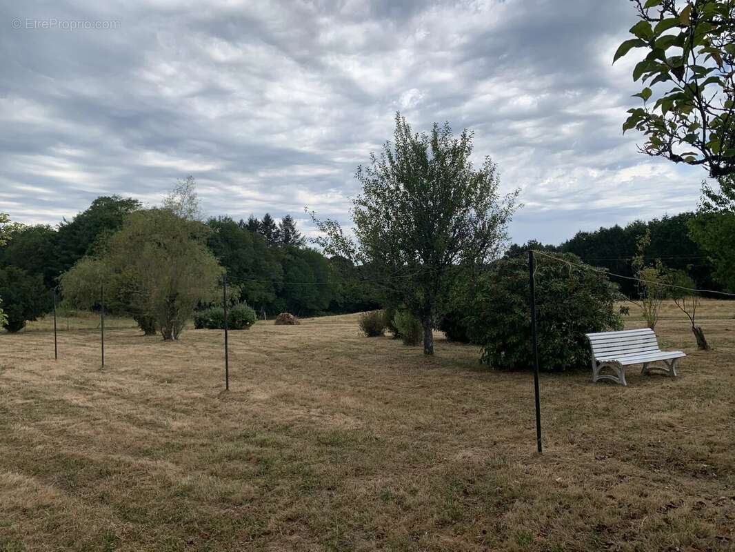 Maison à SAINT-SAUD-LACOUSSIERE