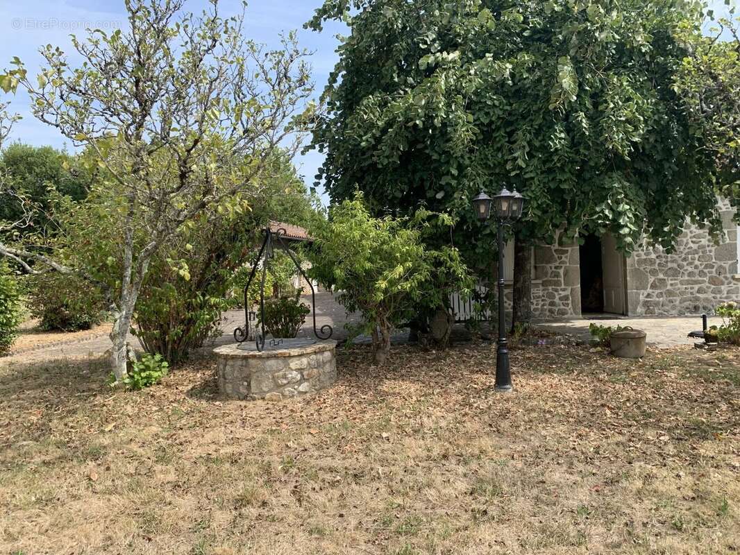 Maison à SAINT-SAUD-LACOUSSIERE