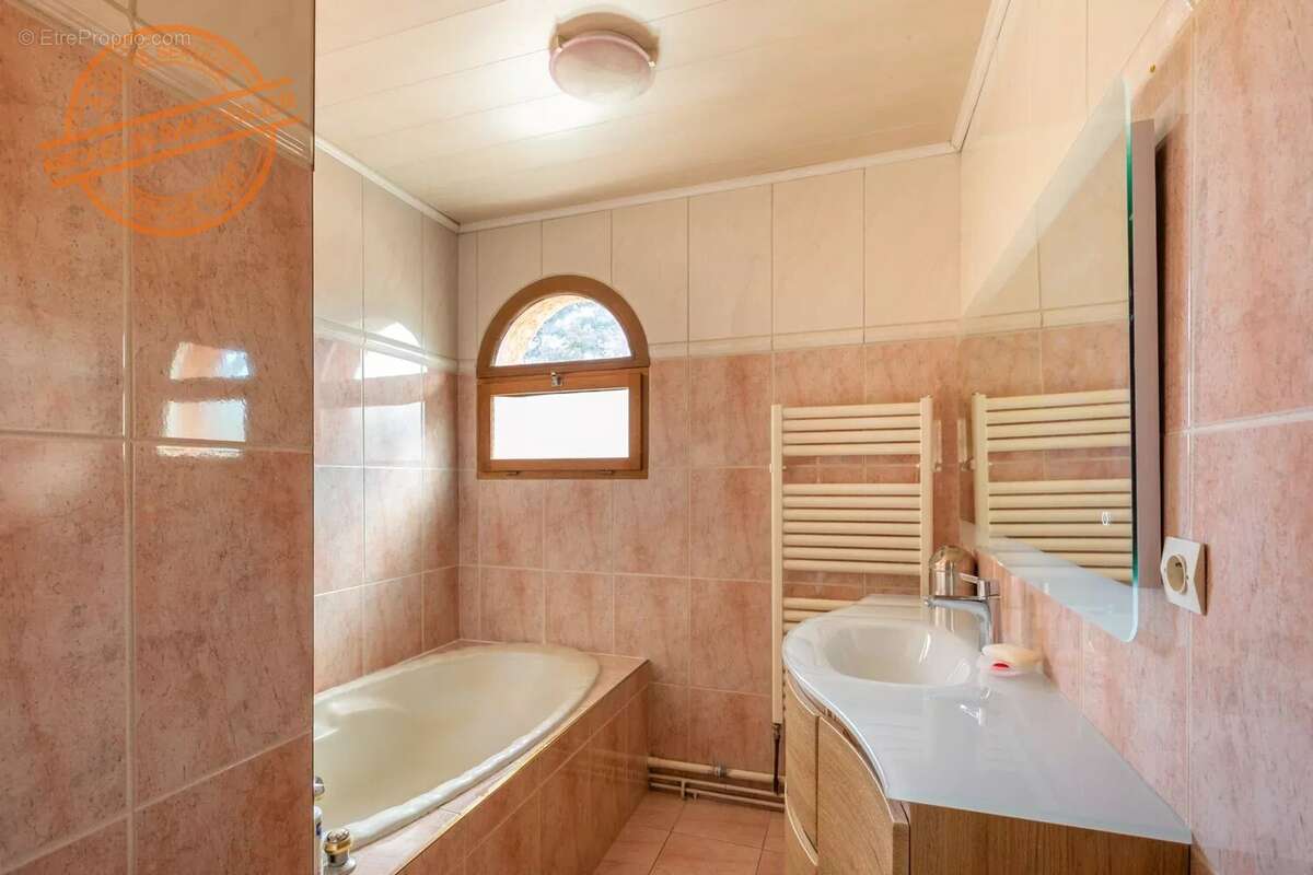 Maison à CHAMPAGNE-AU-MONT-D&#039;OR