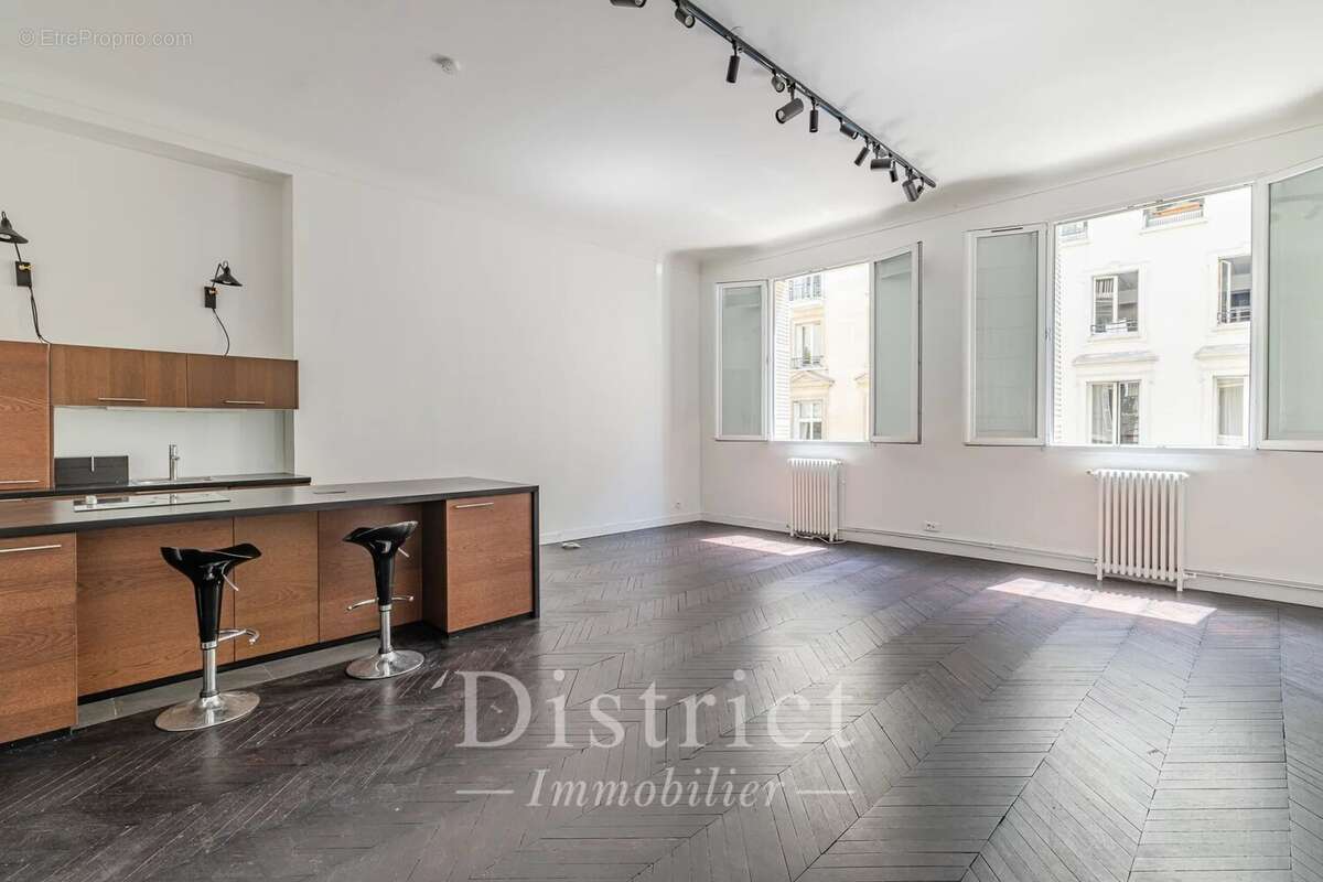 Appartement à PARIS-8E