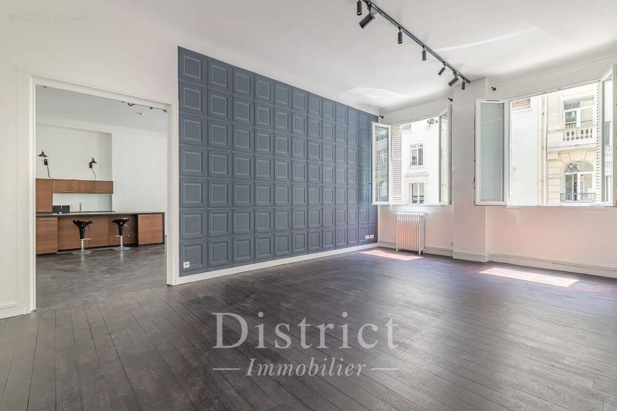 Appartement à PARIS-8E