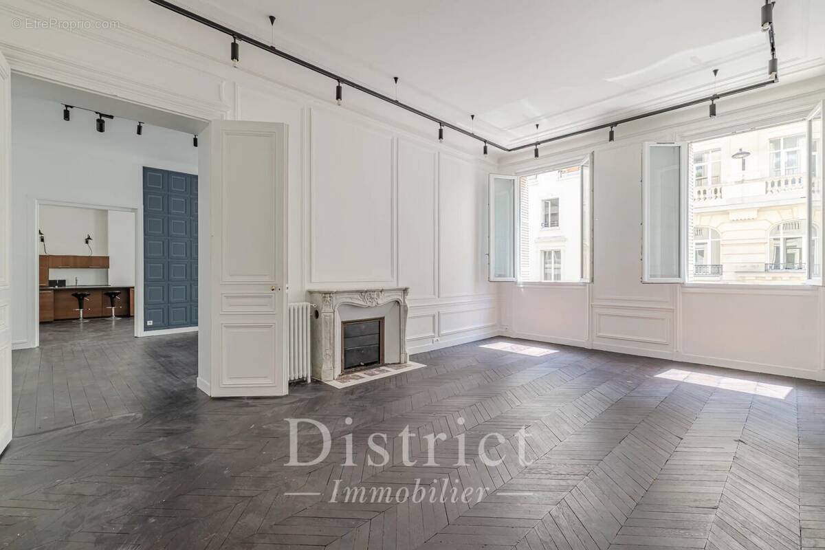 Appartement à PARIS-8E