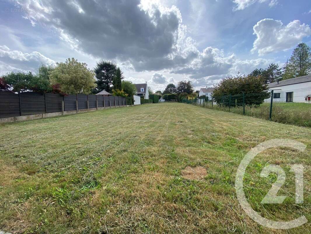Terrain à BUSSY-SAINT-MARTIN