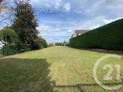 Terrain à BUSSY-SAINT-MARTIN