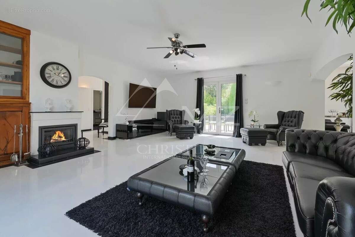 Maison à MANDELIEU-LA-NAPOULE