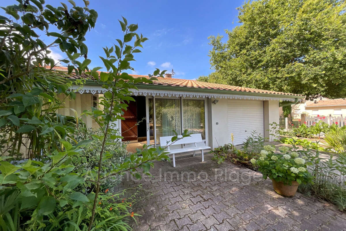 Maison à GRAYAN-ET-L&#039;HOPITAL