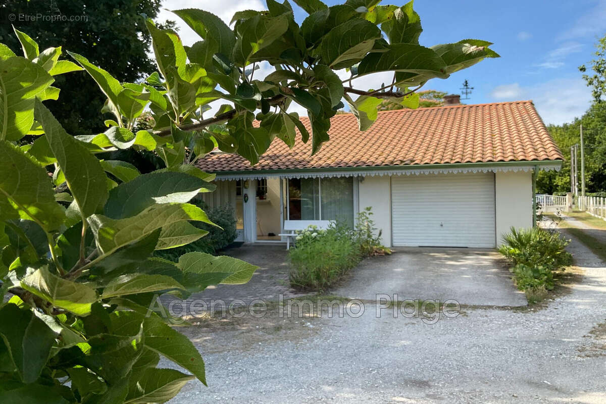 Maison à GRAYAN-ET-L&#039;HOPITAL