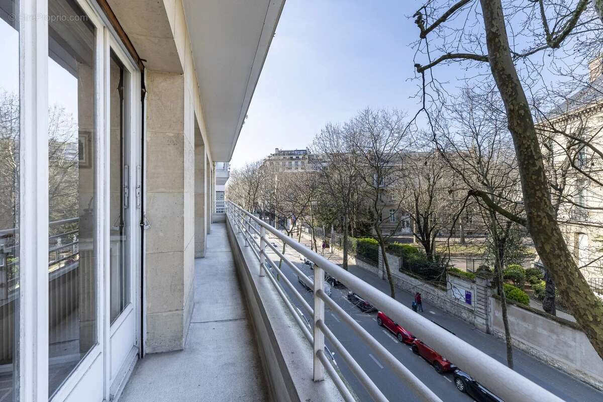 Appartement à PARIS-16E