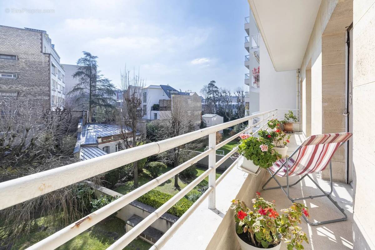 Appartement à PARIS-16E