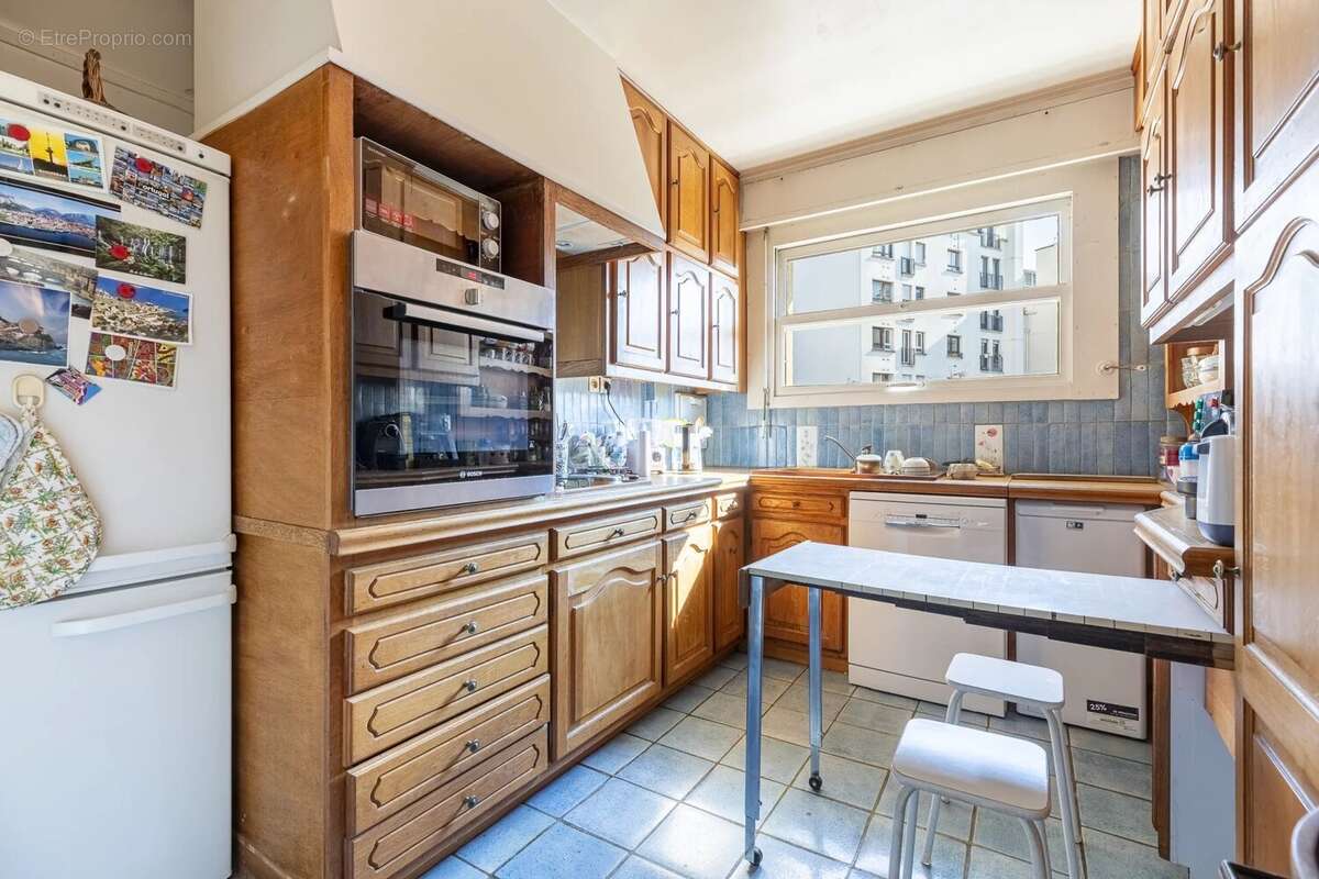 Appartement à PARIS-16E